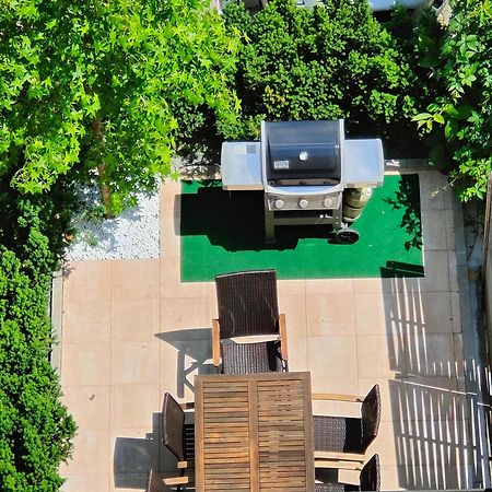 Eleonoras Ferienwohnung In Wuerzburg Stadt Mit Terrasse Im Erdgeschoss Inklusive Eigenen Parkplaetzen Vor Der Tuer Екстериор снимка