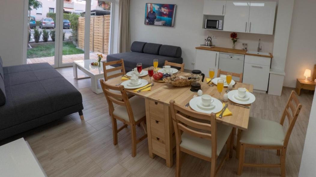 Eleonoras Ferienwohnung In Wuerzburg Stadt Mit Terrasse Im Erdgeschoss Inklusive Eigenen Parkplaetzen Vor Der Tuer Екстериор снимка