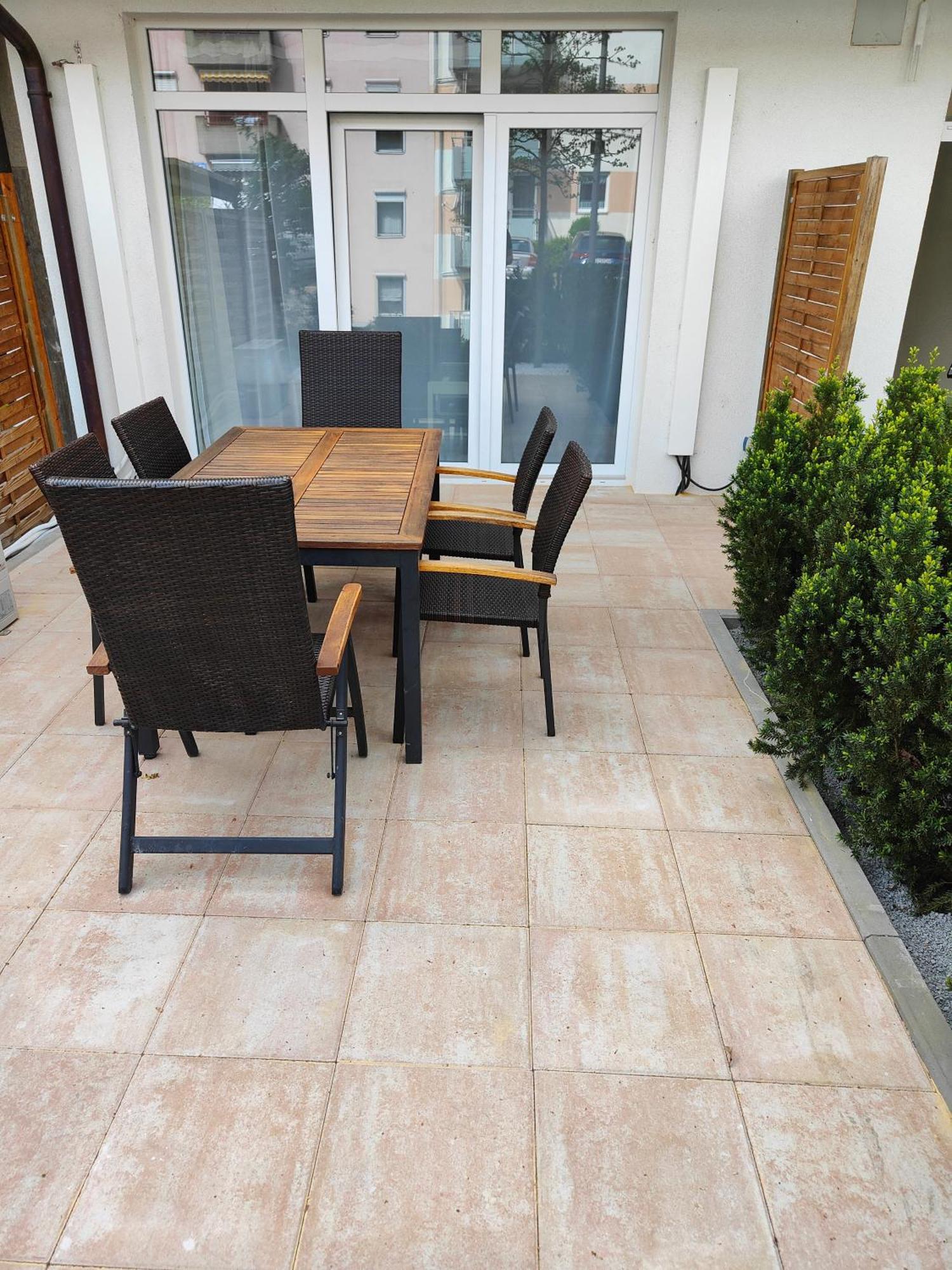 Eleonoras Ferienwohnung In Wuerzburg Stadt Mit Terrasse Im Erdgeschoss Inklusive Eigenen Parkplaetzen Vor Der Tuer Екстериор снимка