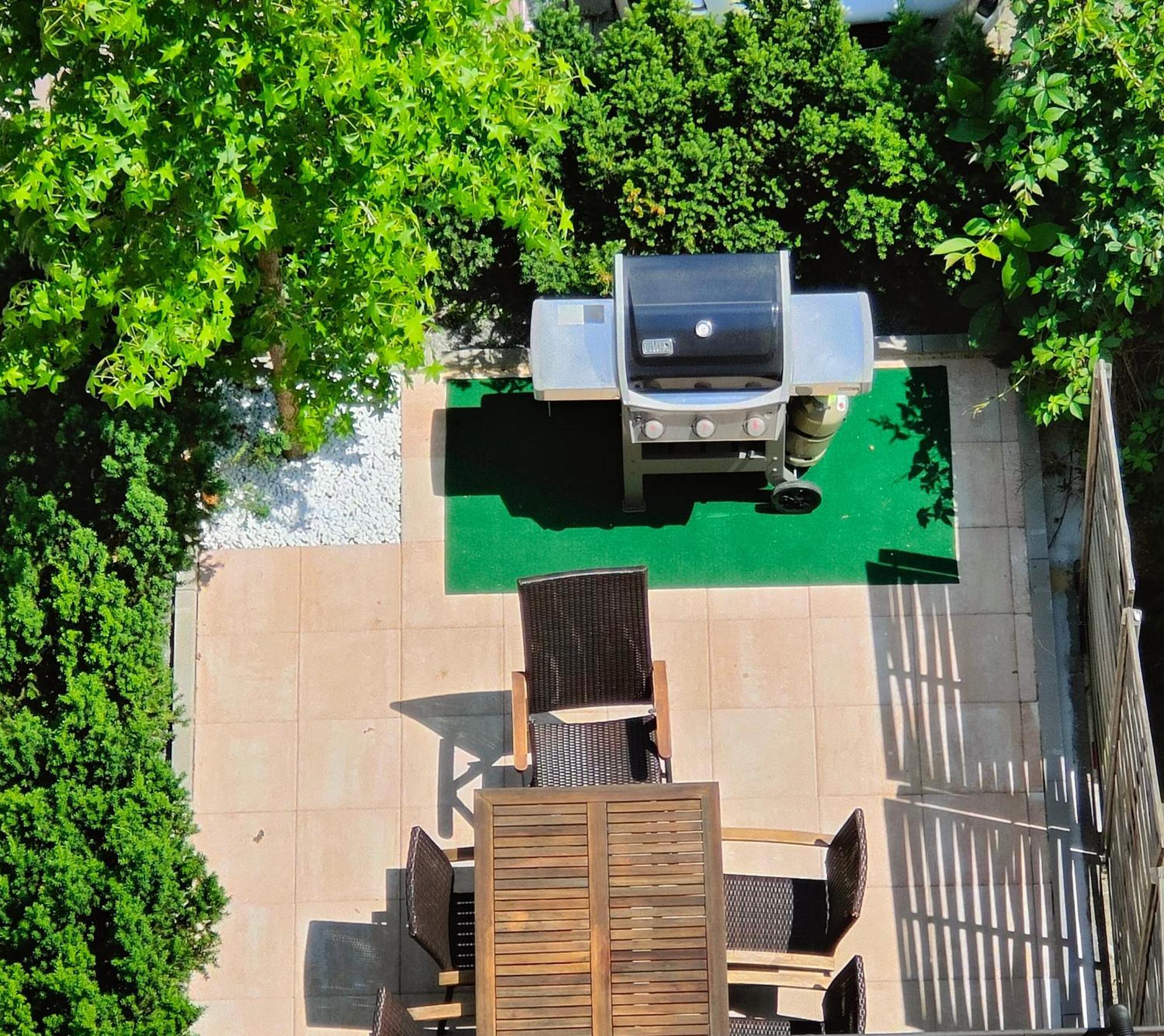Eleonoras Ferienwohnung In Wuerzburg Stadt Mit Terrasse Im Erdgeschoss Inklusive Eigenen Parkplaetzen Vor Der Tuer Екстериор снимка